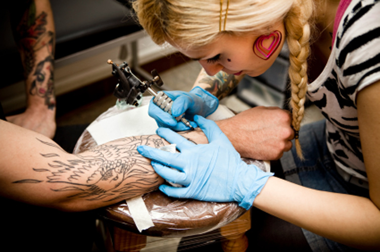 Tinte za tetoviranje mogu biti kontaminirane bakterijama